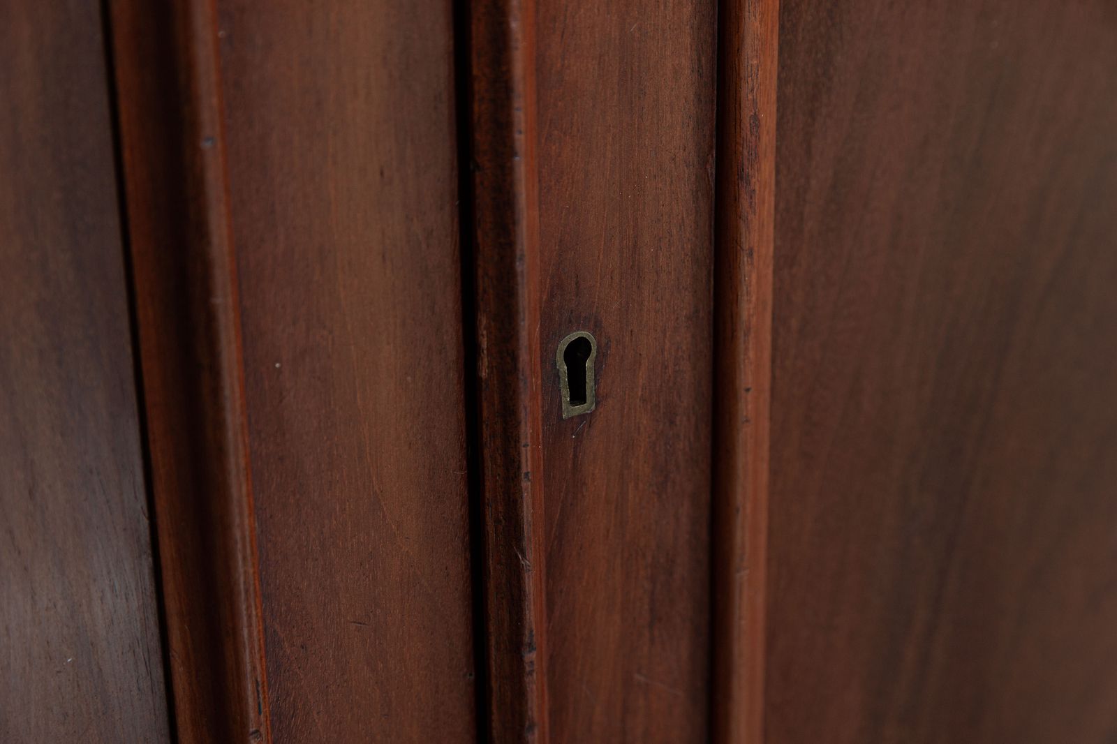 photo vinterior Large 19thc English Mahogany Glazed Breakfront Bookcase