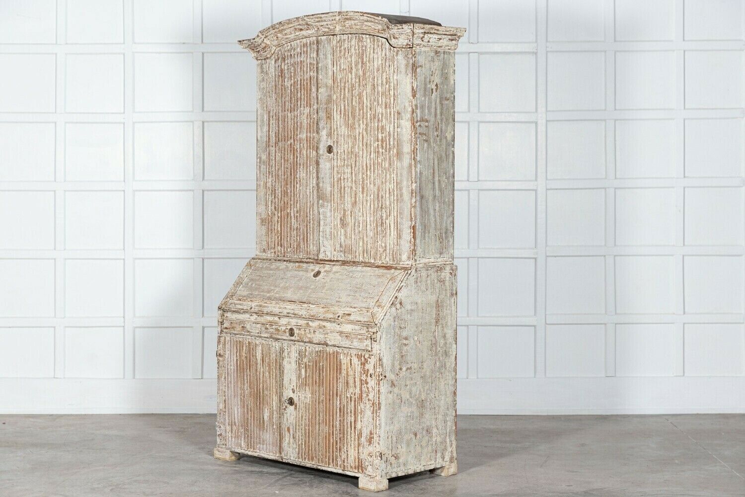 Large Swedish Gustavian Dry Scraped Bureau photo 8913.0