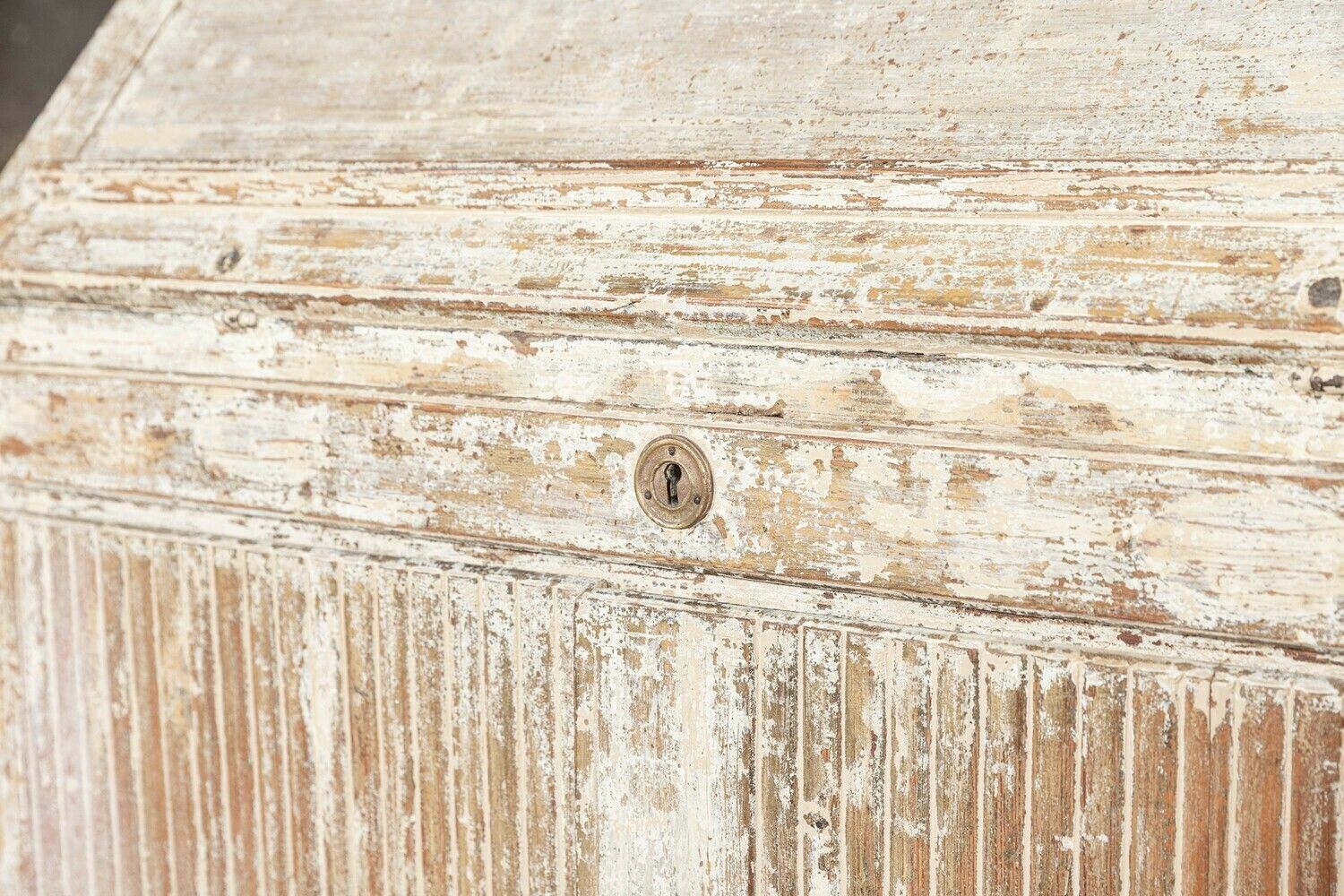 Large Swedish Gustavian Dry Scraped Bureau photo vinterior