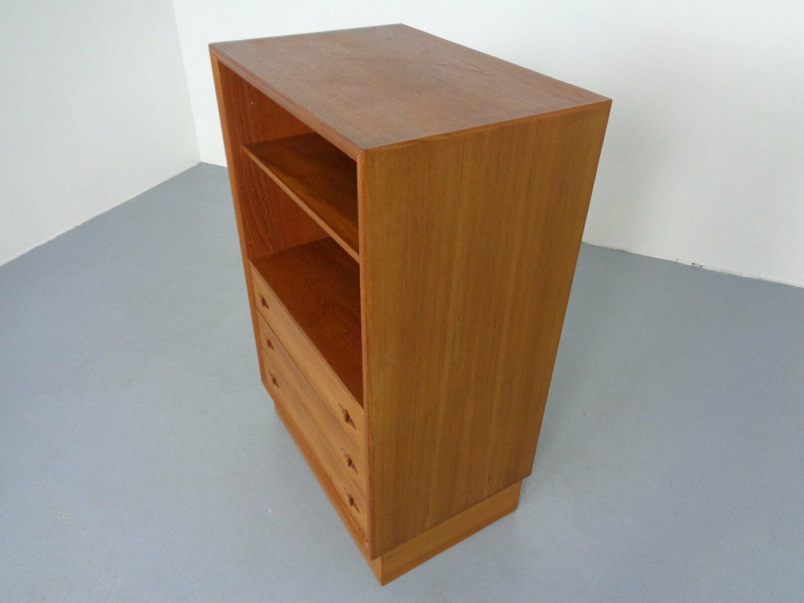 Teak Chest Of Drawers By H. W. Klein For Bramin, 1960s photo vinterior