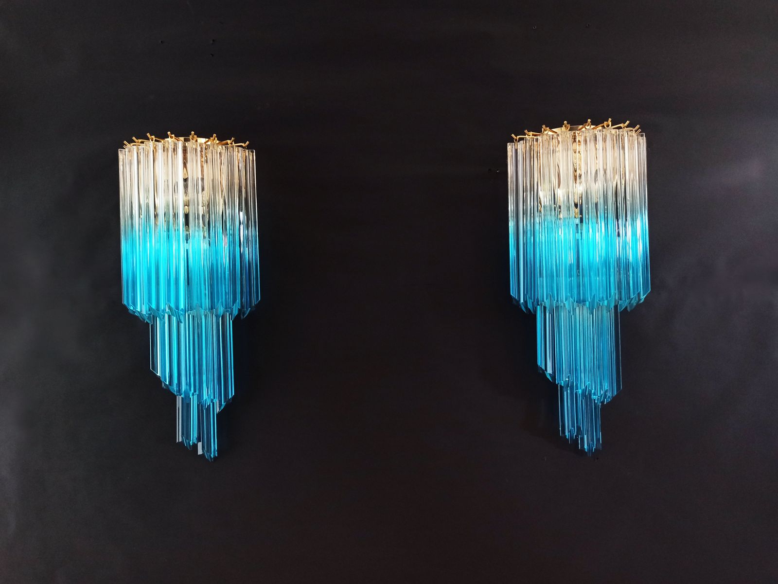 photo for sale Pair Of Vintage Murano Wall Sconce – 32 Quadriedri Trasparent And Blue Prism