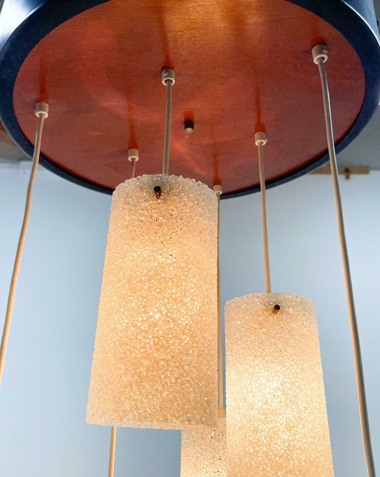 Mid Century Cascade Wood & Crushed Plastic Pendant Light, 1970''S photo vinterior