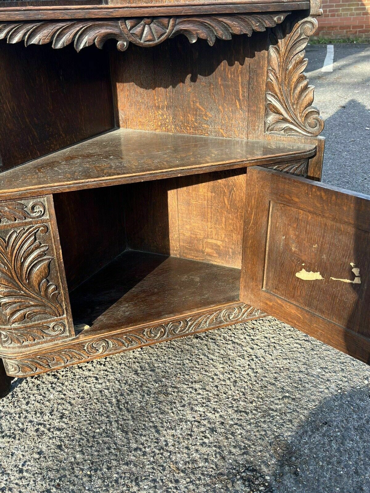 Victorian Corner Wall Cabinet, In Oak With Fine Carved Figure And Decoration. photo vinterior
