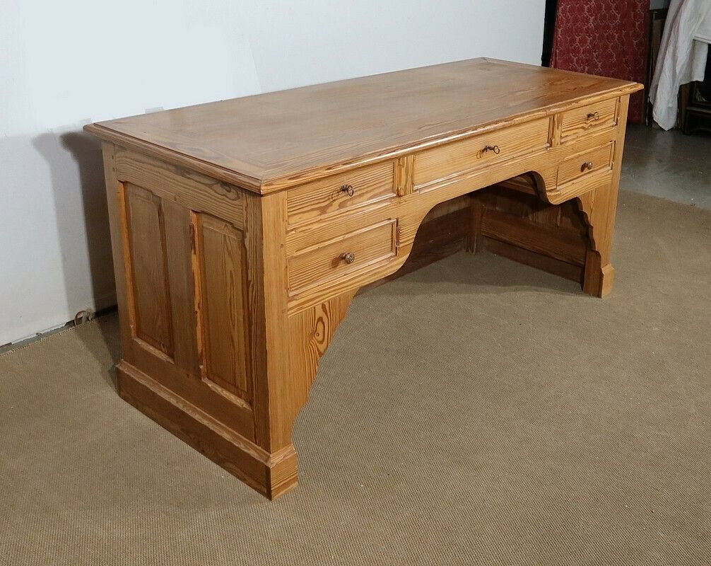 Pitchpin Community Office – 1900 photo furniture