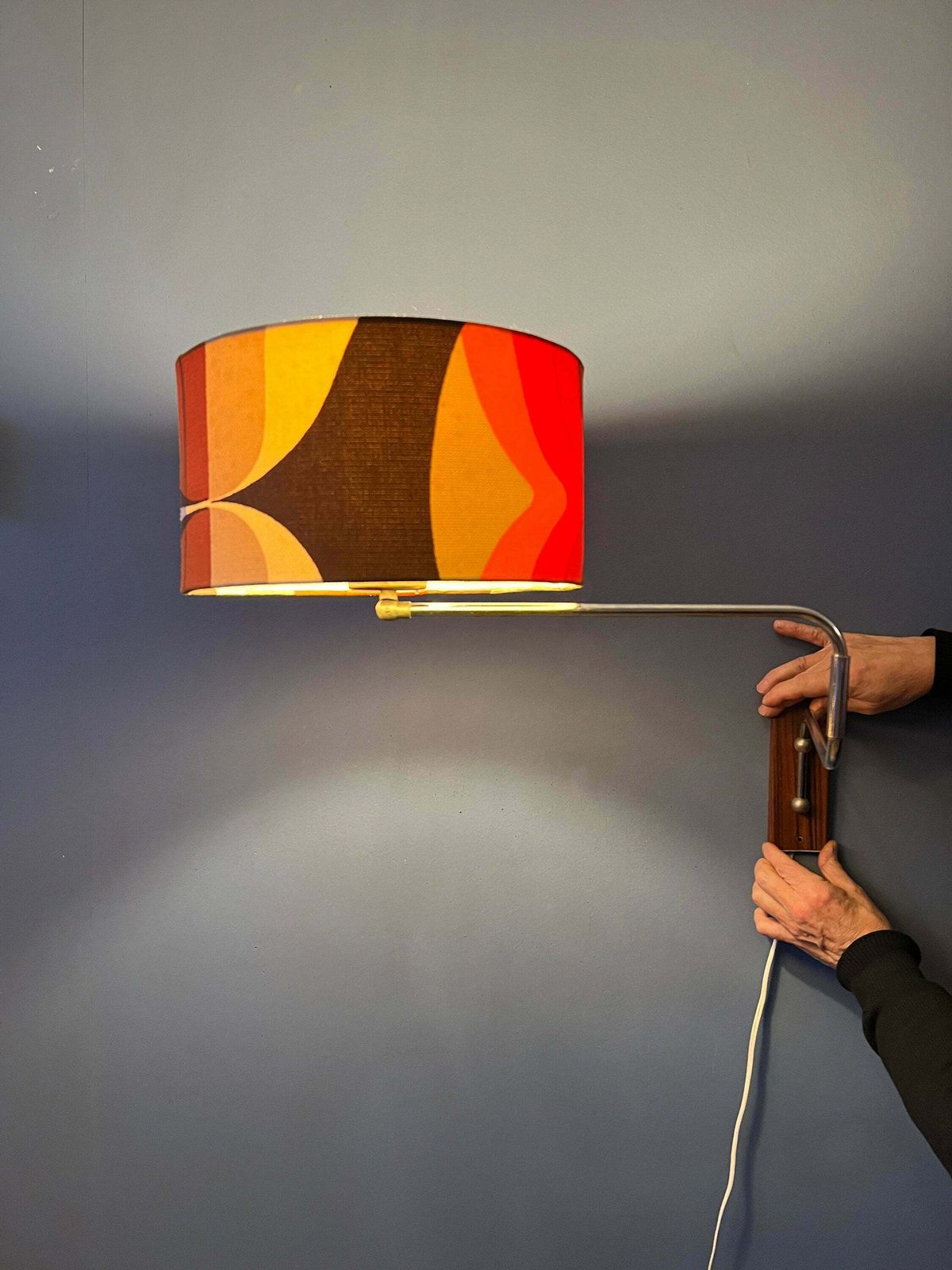 Space Age Zwenkarm Wandlamp Met Oranje Bloemenkap photo Verlichting