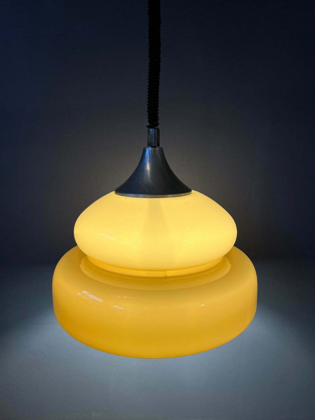 Mid Century Space Age Hanglamp — Vintage Beige Armatuur