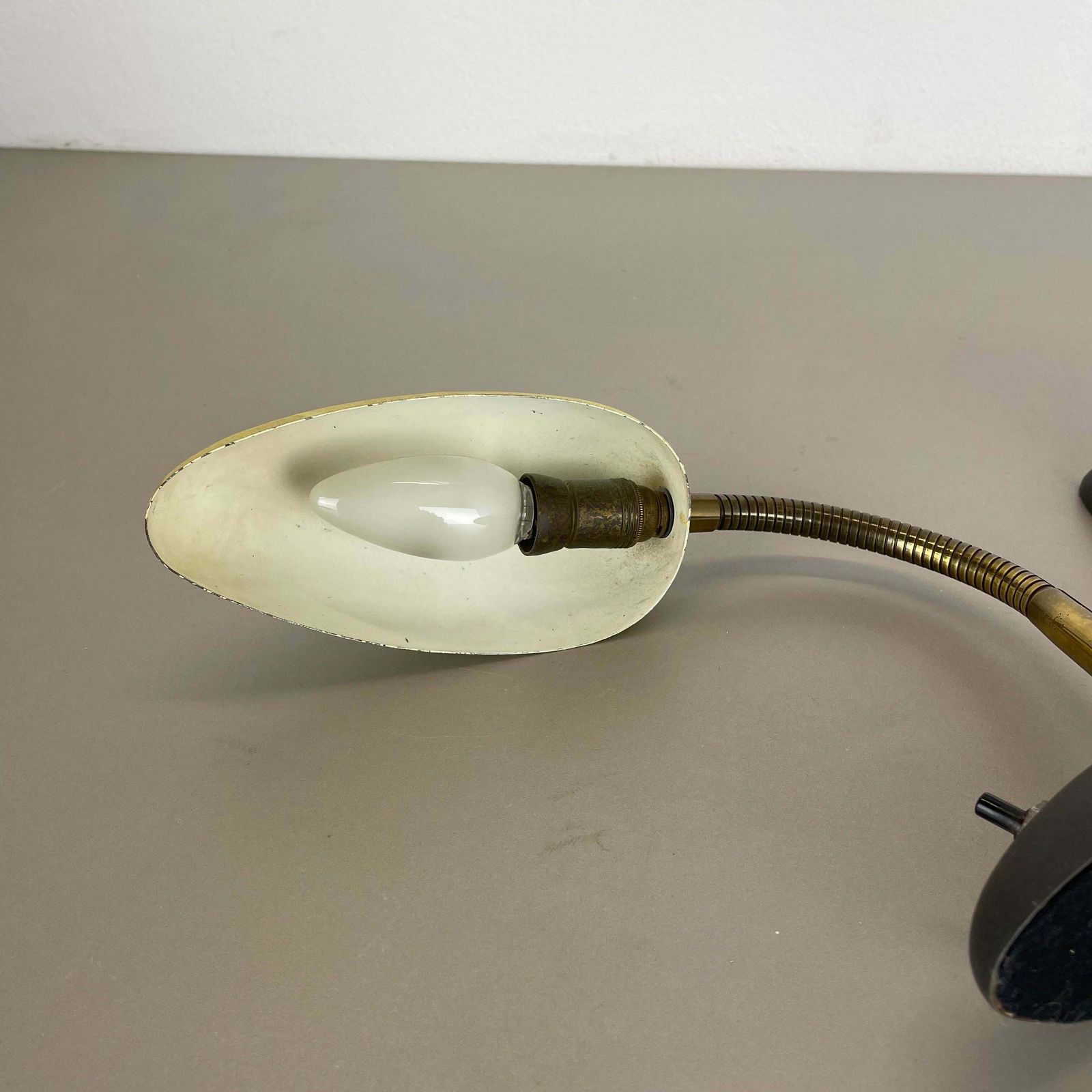 photo vintage Set Of 2 Stilnovo Auböck Style Yellow + Black Sputnik Table Light, Italy, 1950s