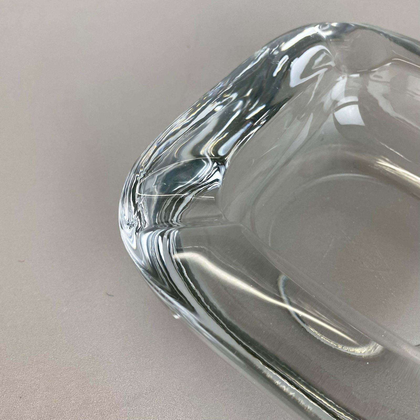 Large 1,8kg French Lucid Crystal Glass Shell Ashtray By Art Vannes France 1970 photo vinterior