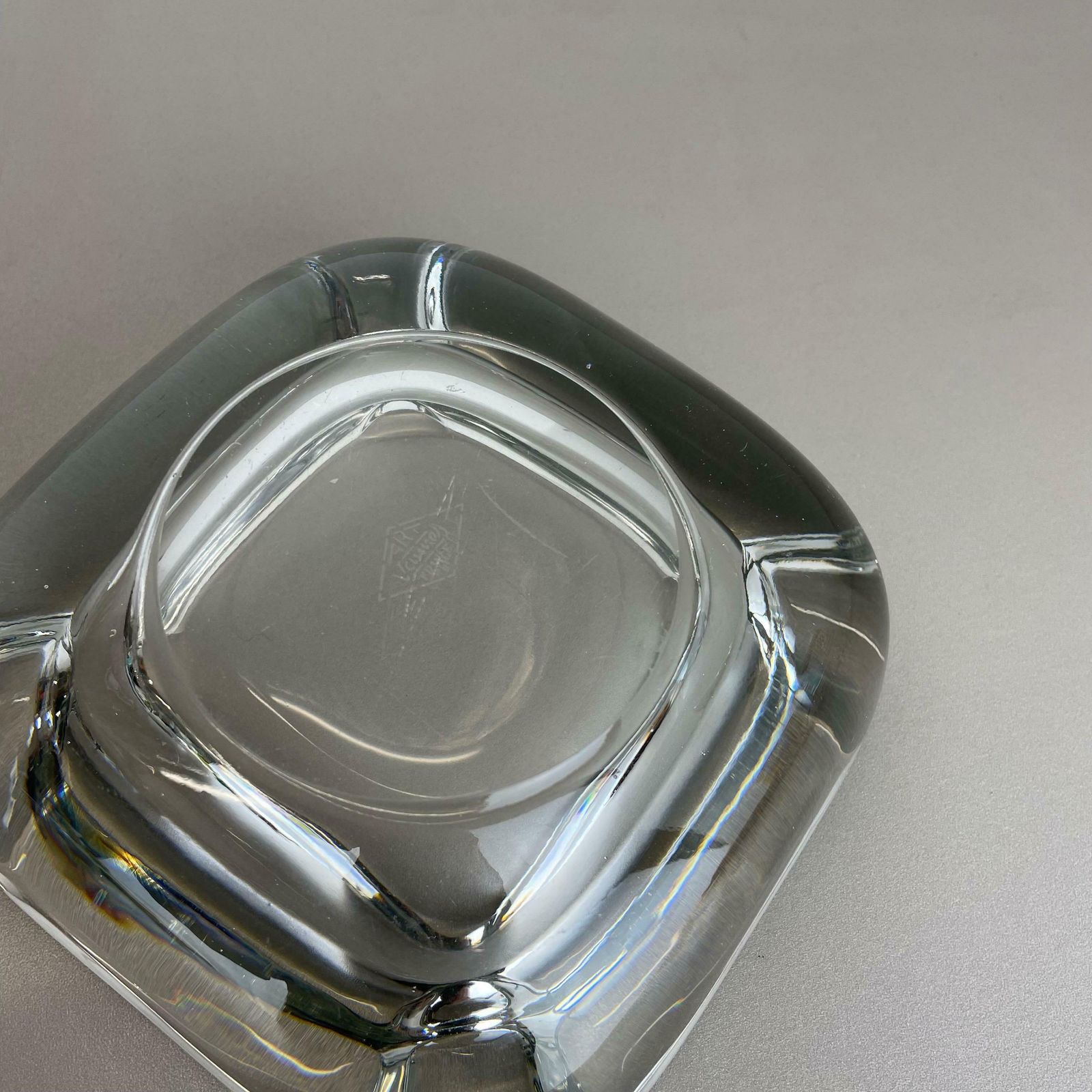 408.0 Large 1,8kg French Lucid Crystal Glass Shell Ashtray By Art Vannes France 1970 photo