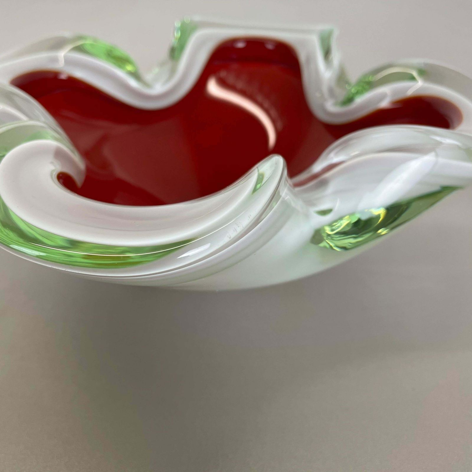 Large Murano Glass White Red Bowl Shell Ashtray Murano Italy 1970s photo vintage