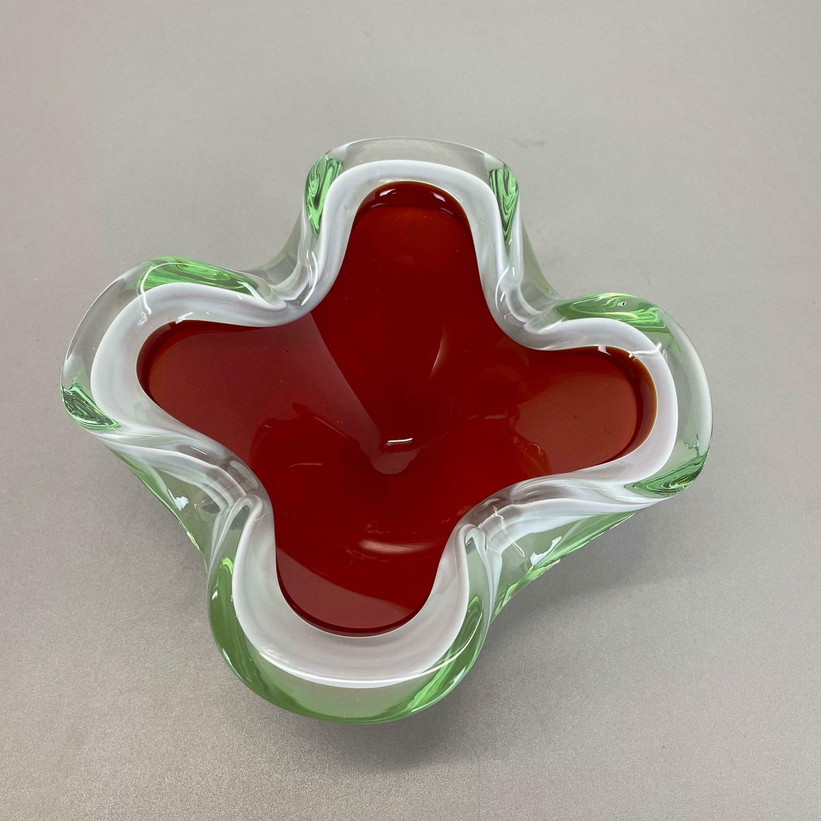 537.0 Large Murano Glass White Red Bowl Shell Ashtray Murano Italy 1970s photo