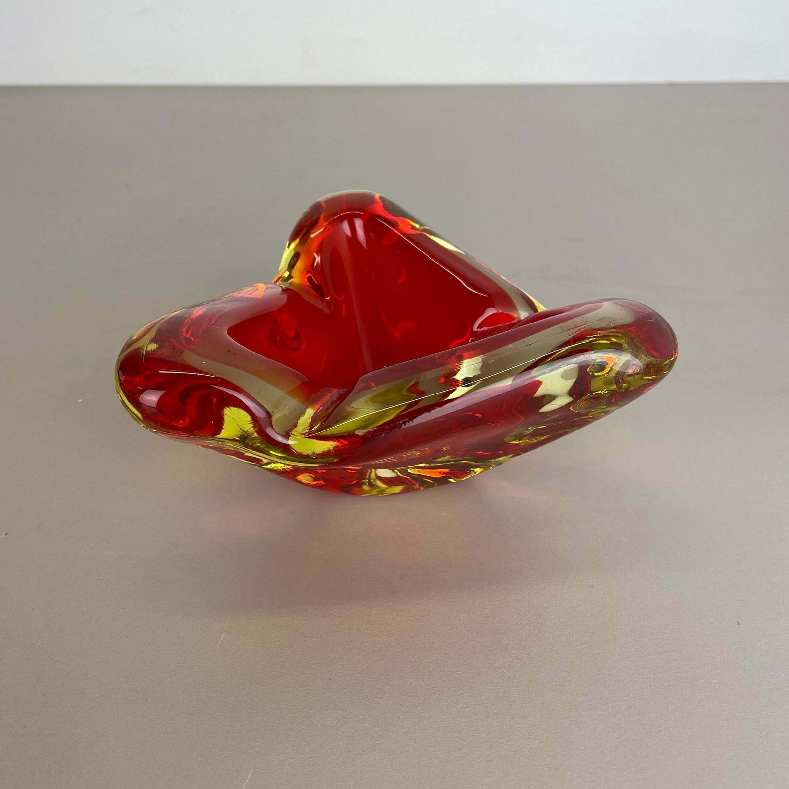Rare Xl 1,7kg Red Yelllow Bowl Element Shell Ashtray Murano Italy 1970 photo for sale