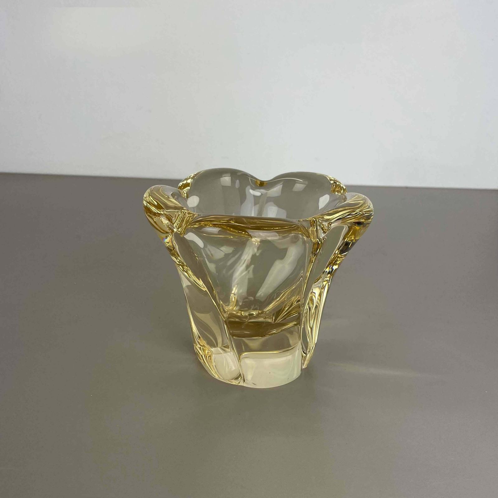 Large 3kg Crystal Glass Centrepiece Shell Bowl By Daum Nancy France 1970s photo Home Decor