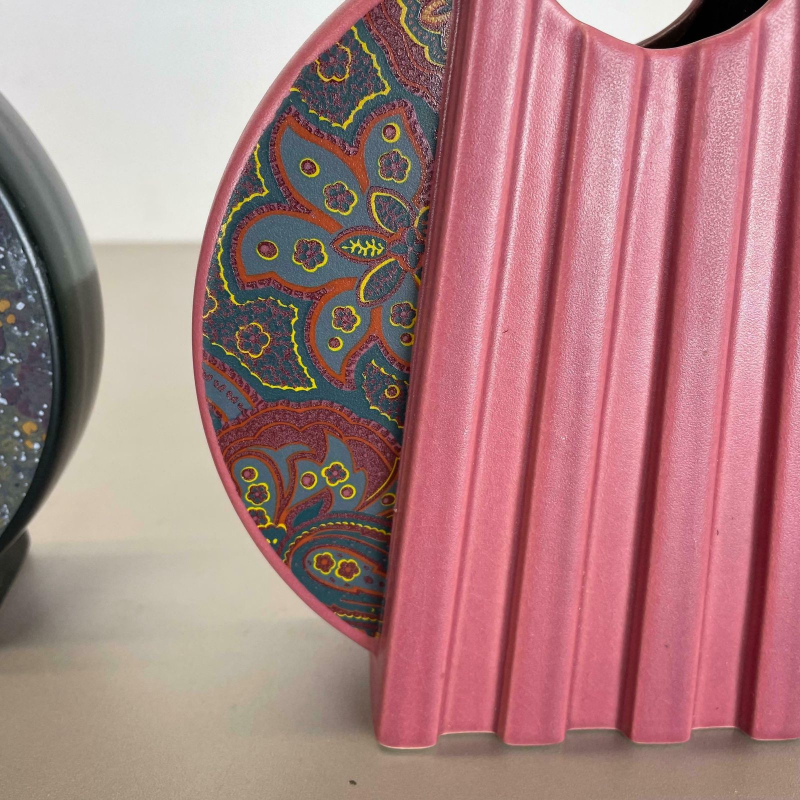Set Of 2 Memphis Style Fat Lava Op Art Pottery Vases Bay Ceramics Germany, 1980s photo vinterior