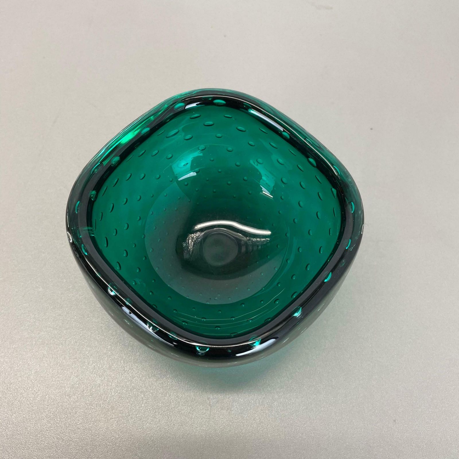photo furniture Murano Glass Bullicante "Green" Bowl Element Shell Ashtray Murano, Italy, 1970s