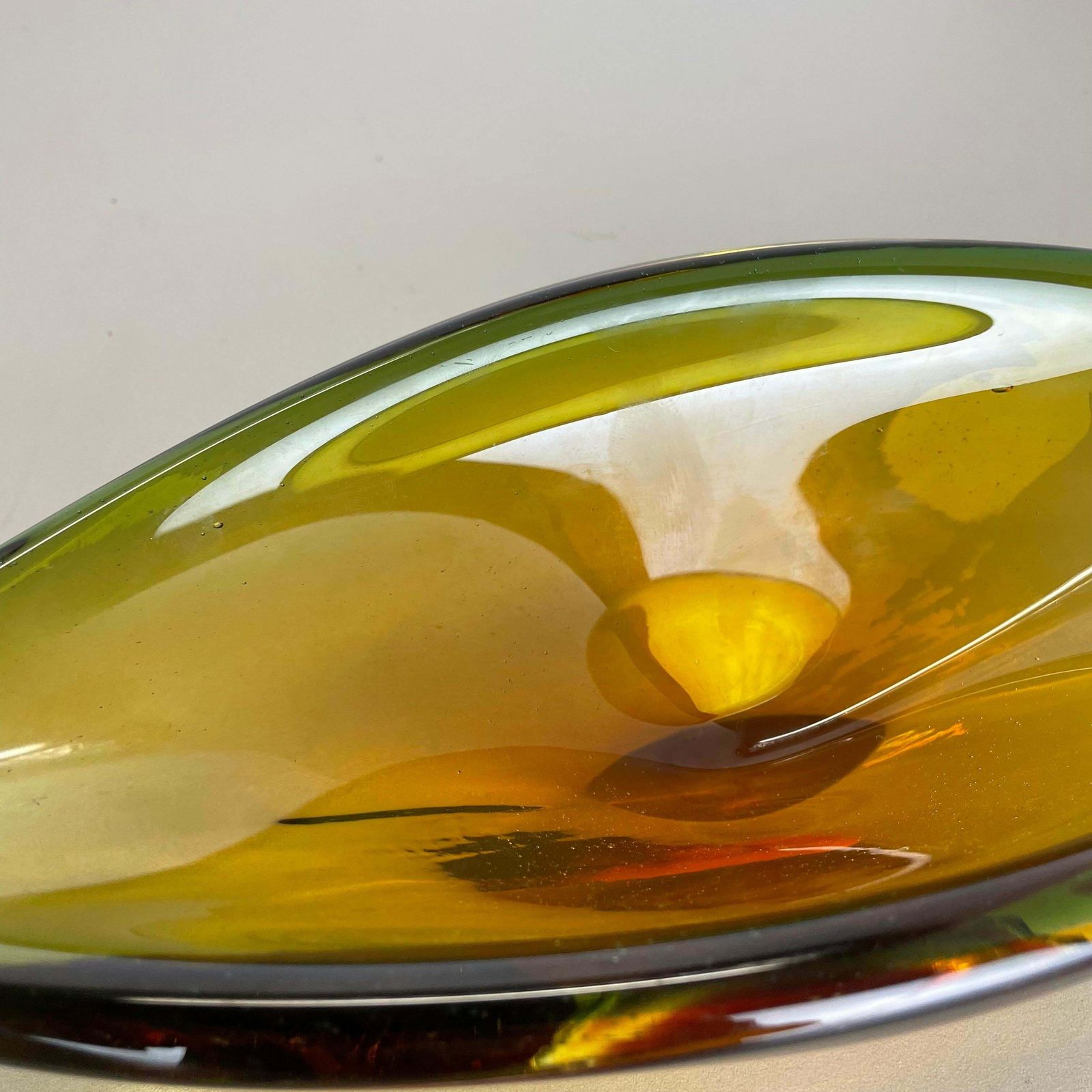 1,8 Kg Glass Bowl Shell Centrepiece By Flavio Poli Attrib Murano Italy 1970s photo vinterior