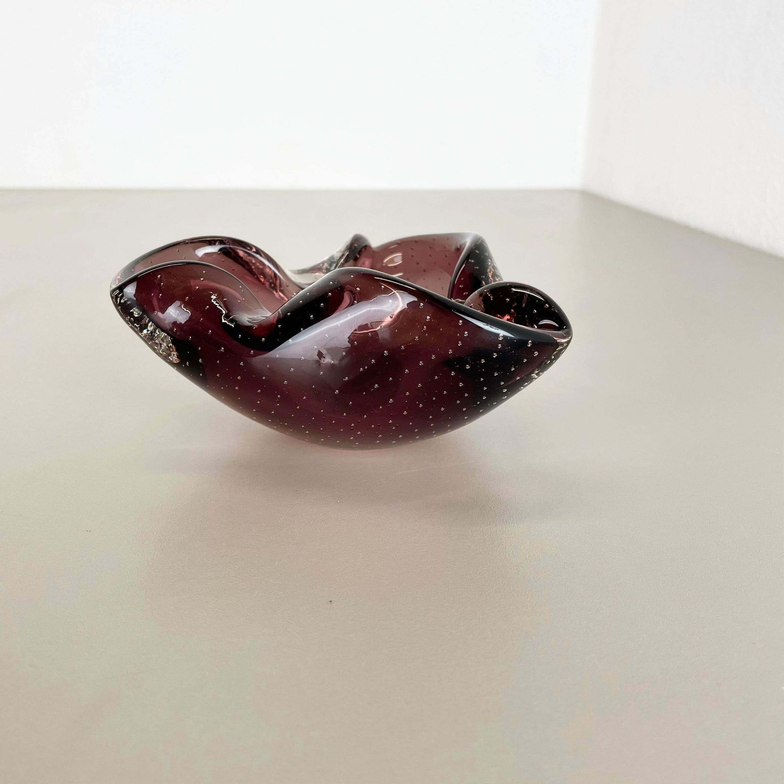 Large Pink Murano Bubble Glass Bowl Element Shell Ashtray Murano Italy 1970s photo furniture