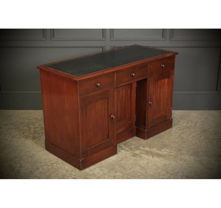 Early Victorian Mahogany Kneehole Desk