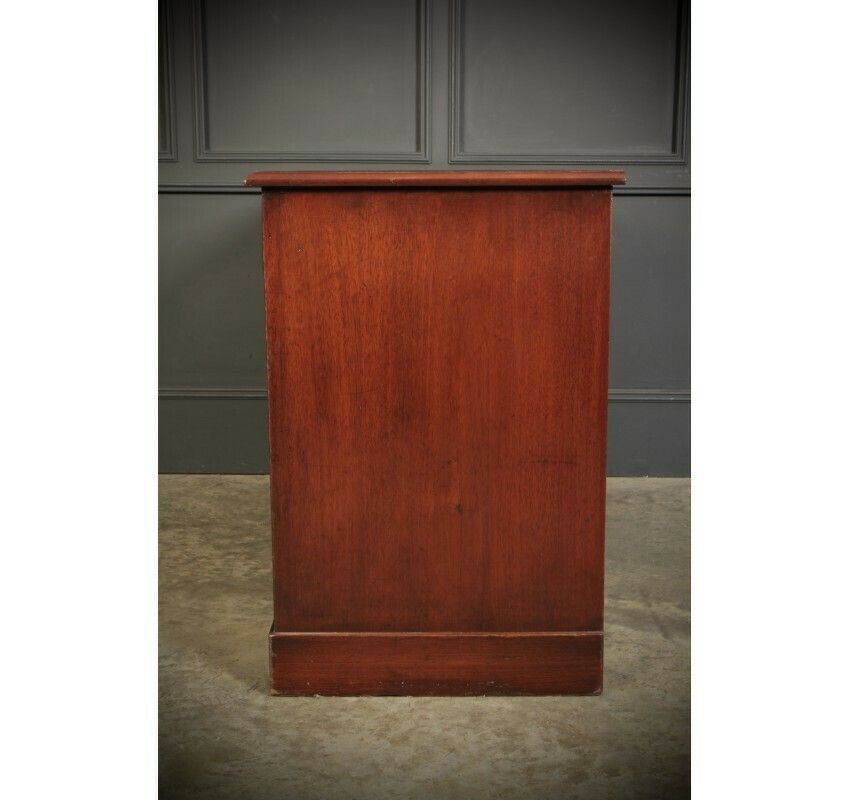 photo furniture Early Victorian Mahogany Kneehole Desk