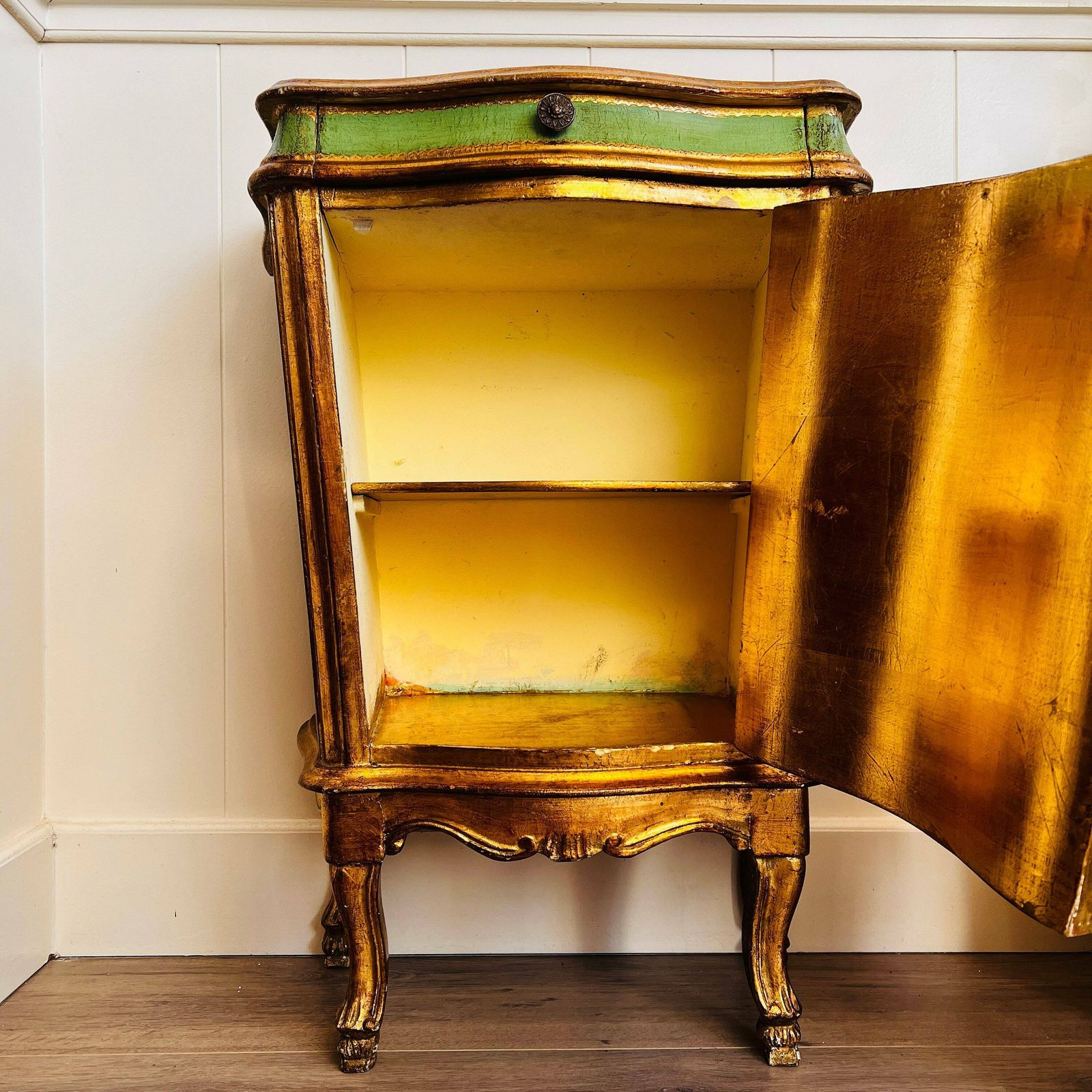 photo furniture Vintage Vitrinekast, Venetiaans Kabinet Met Sleutel, Houten Vitrinekast, Woningdecoratie, Italiaans Meubilair
