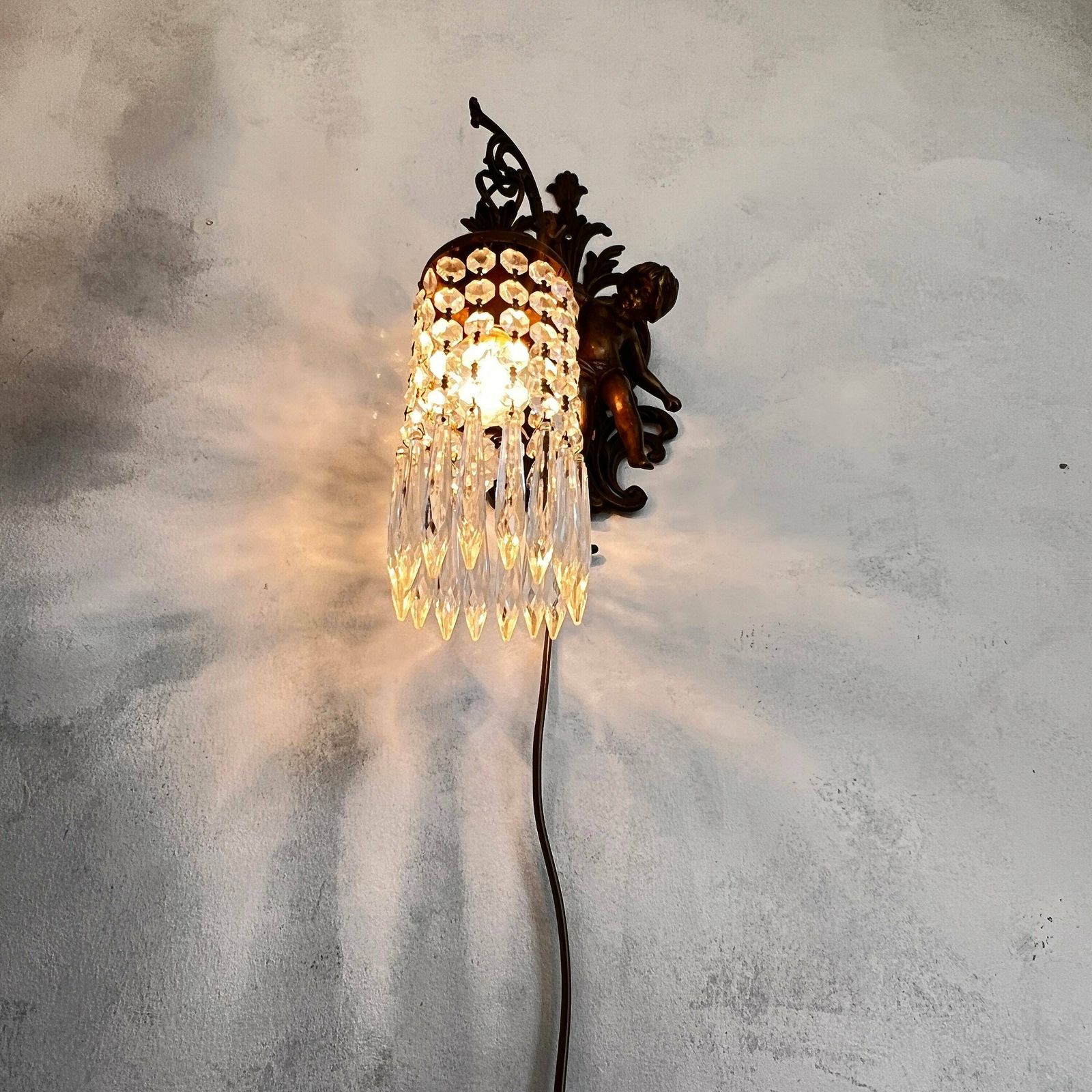 Unieke Franse Wandlamp Met Cherub/Putti/Engel, Kristallen Lampenkap, Verlichting, Interieur photo buy
