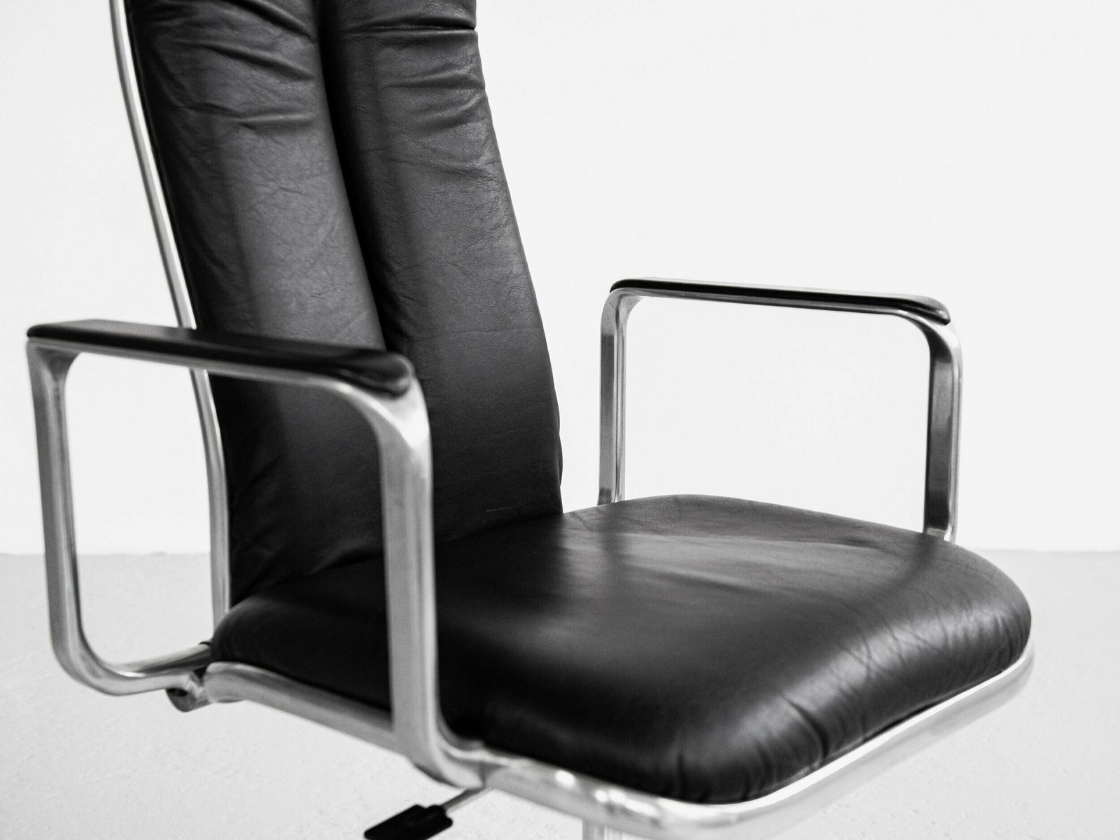 Midcentury English Desk Chair By Frederick Scott For Hille 1970s photo 1560.0