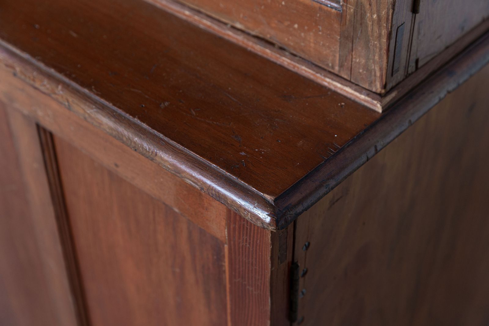 photo vinterior 19thc English Glazed Pine Bookcase / Vitrine Cabinet