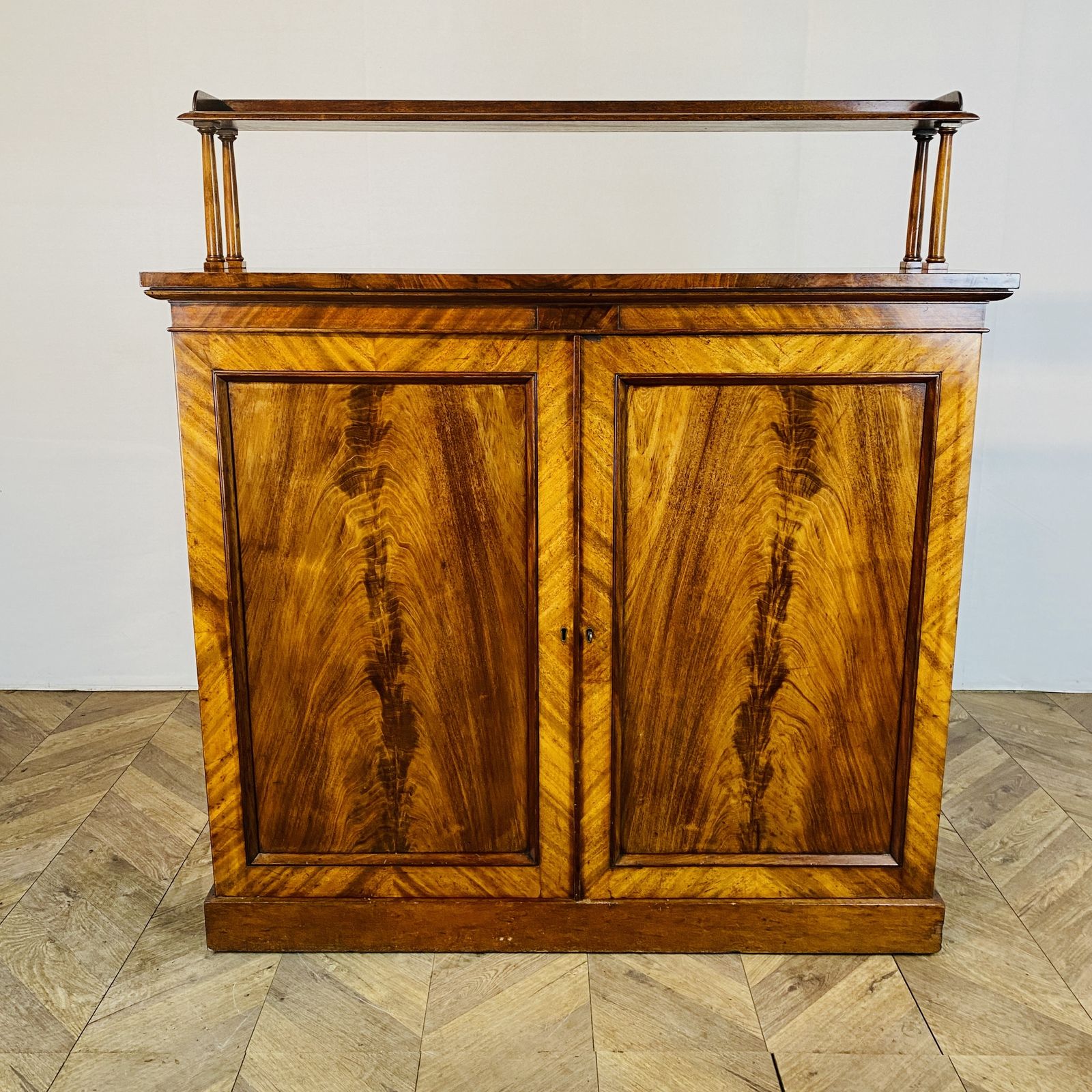 Antique English Mahogany Chiffonier With Upstand, 19th Century