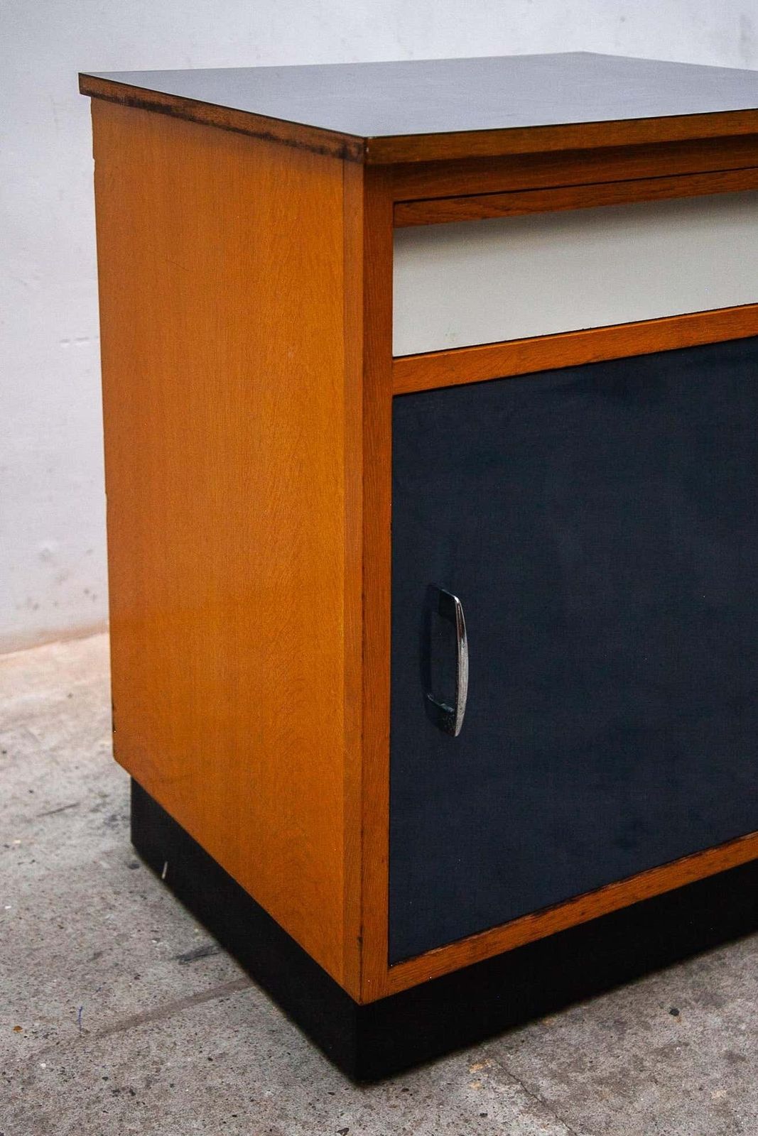 Modernist Blue And White Laminate Fifties Small Sideboard Tubax 1958, Belgium photo vinterior