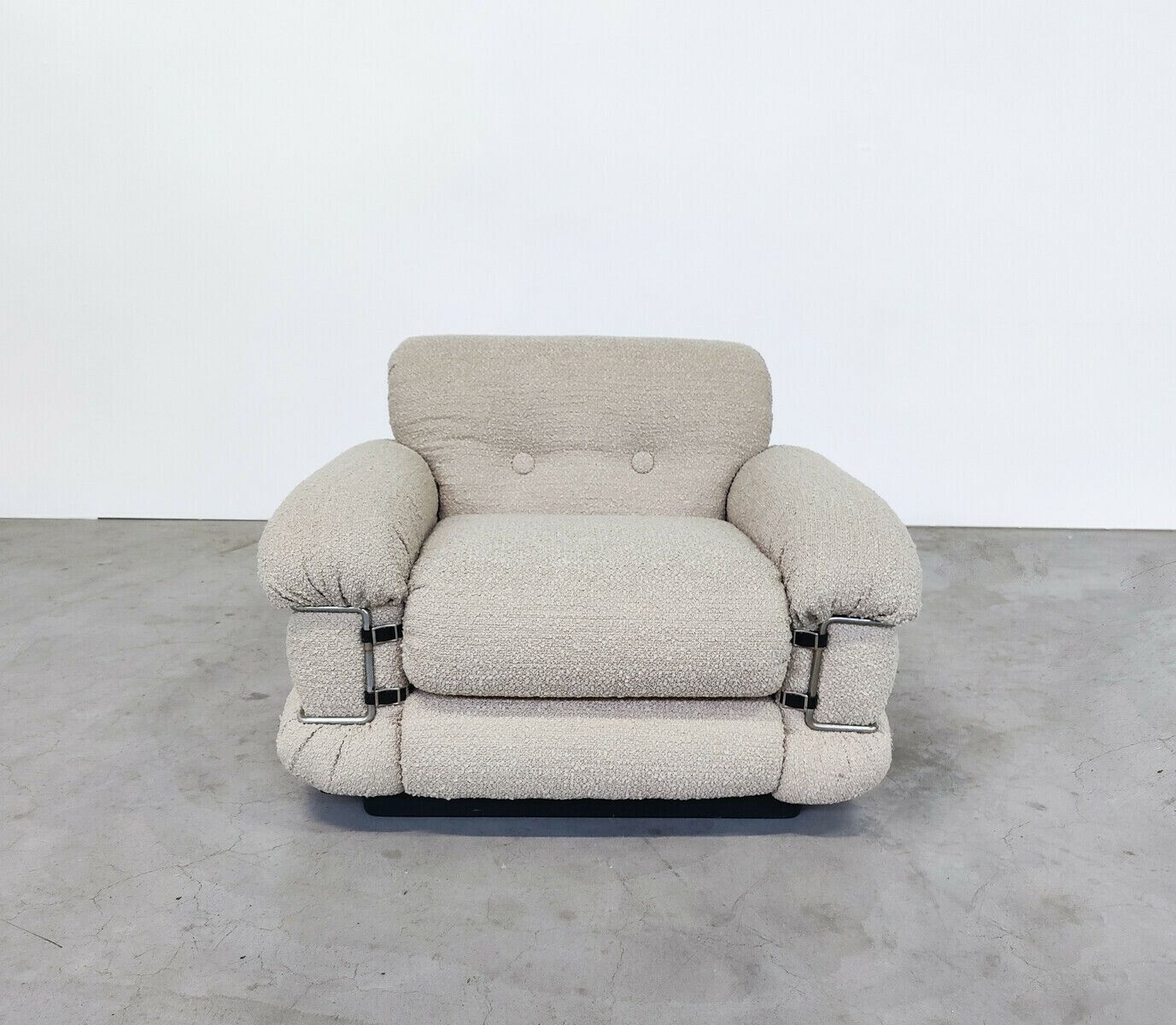 Pair Of Italian Mid Century Modern Armchairs In Beige Boucle photo Furniture