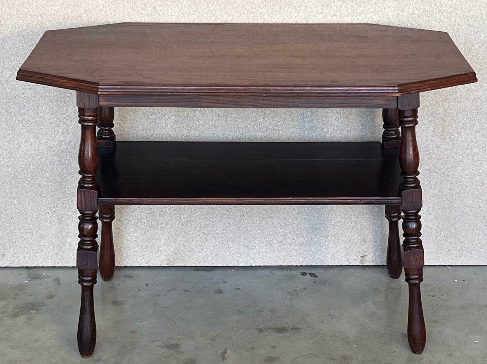 Console de style campagne français à deux niveaux en noyer photo furniture