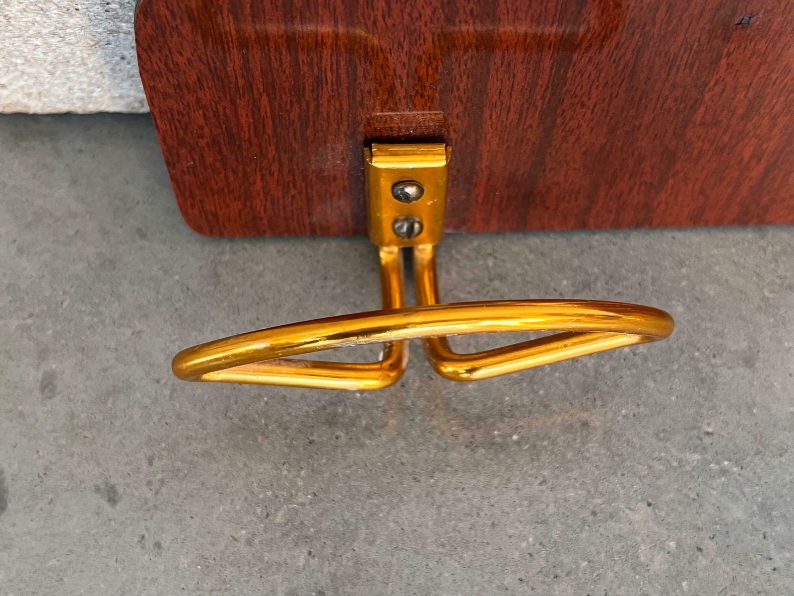 Porte-manteau mural italien Mid-Century Modern en bois et laiton, années 1960 photo buy