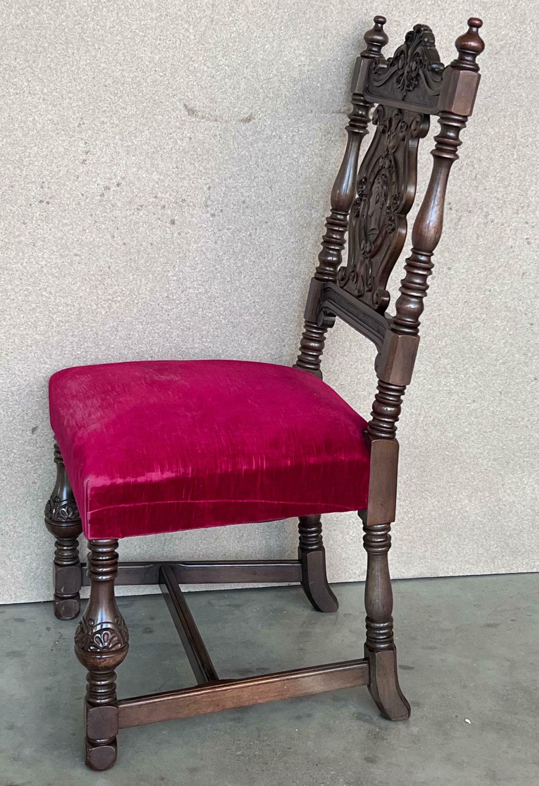 Ensemble de six chaises françaises en noyer sculpté, pieds tournés et assise en velours, XIXe siècle photo 4672.0