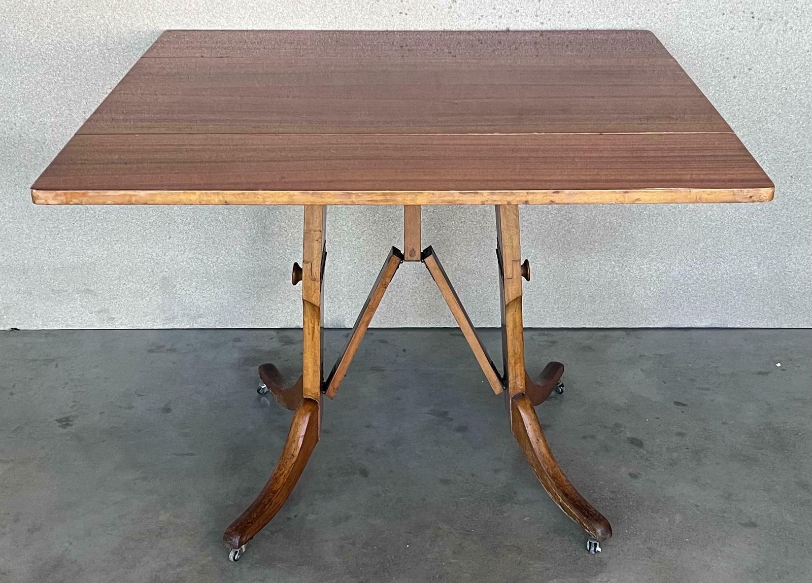 Table basse convertible et réglable en hauteur mid-century modern photo Mobilier