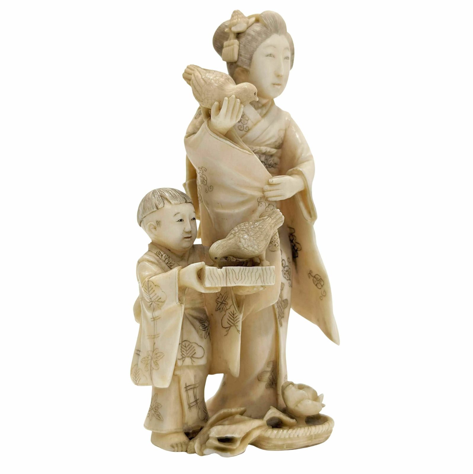 photo furniture Okimomo In Ivory, Xixth Century The Mother The Son And The Hens