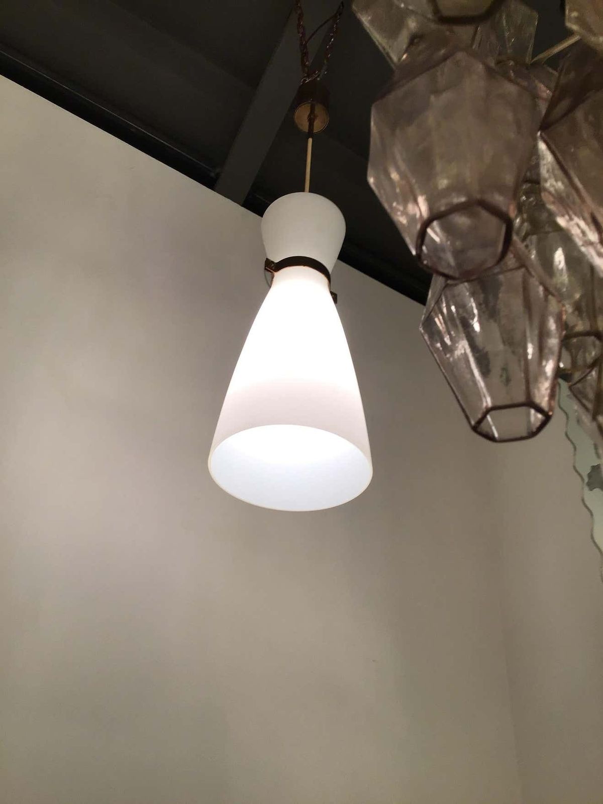 photo vinterior Stilnovo Chandelier Brass Opaline Glass, 1950