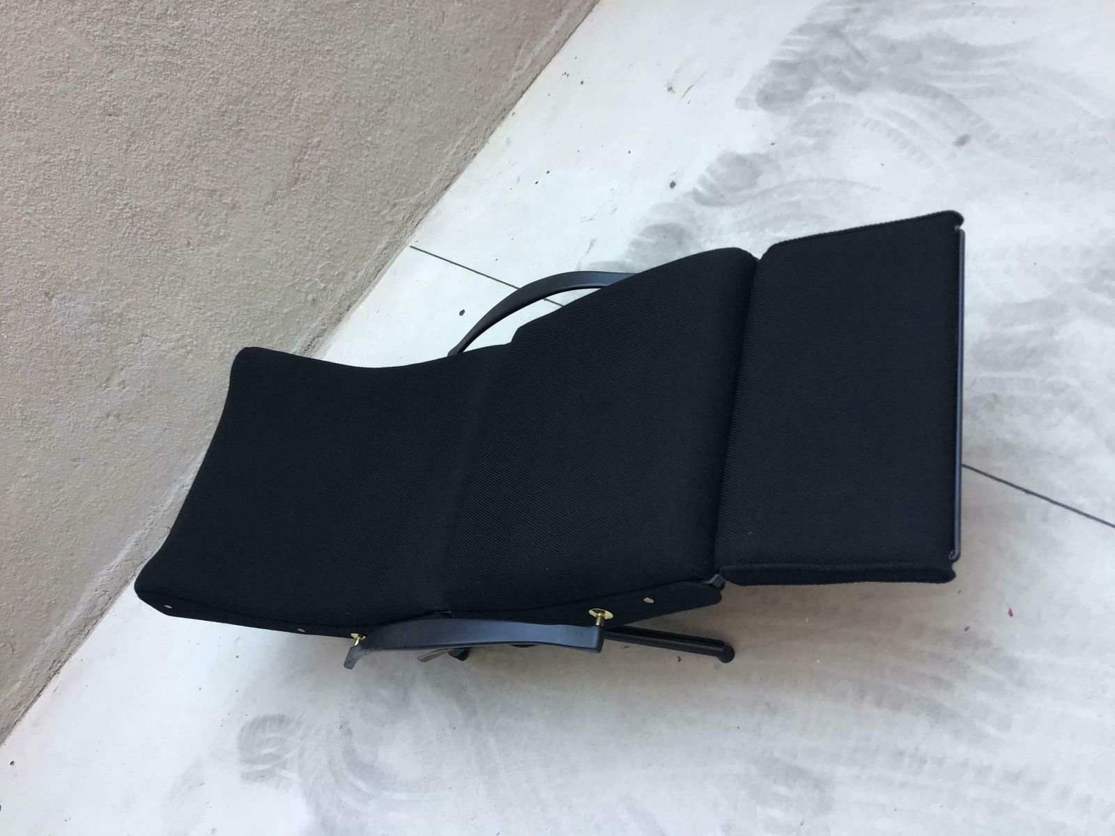 photo vintage Osvaldo Borsani P40 Chaise Long Tecno Iron Brass Cloth 1955 Italy