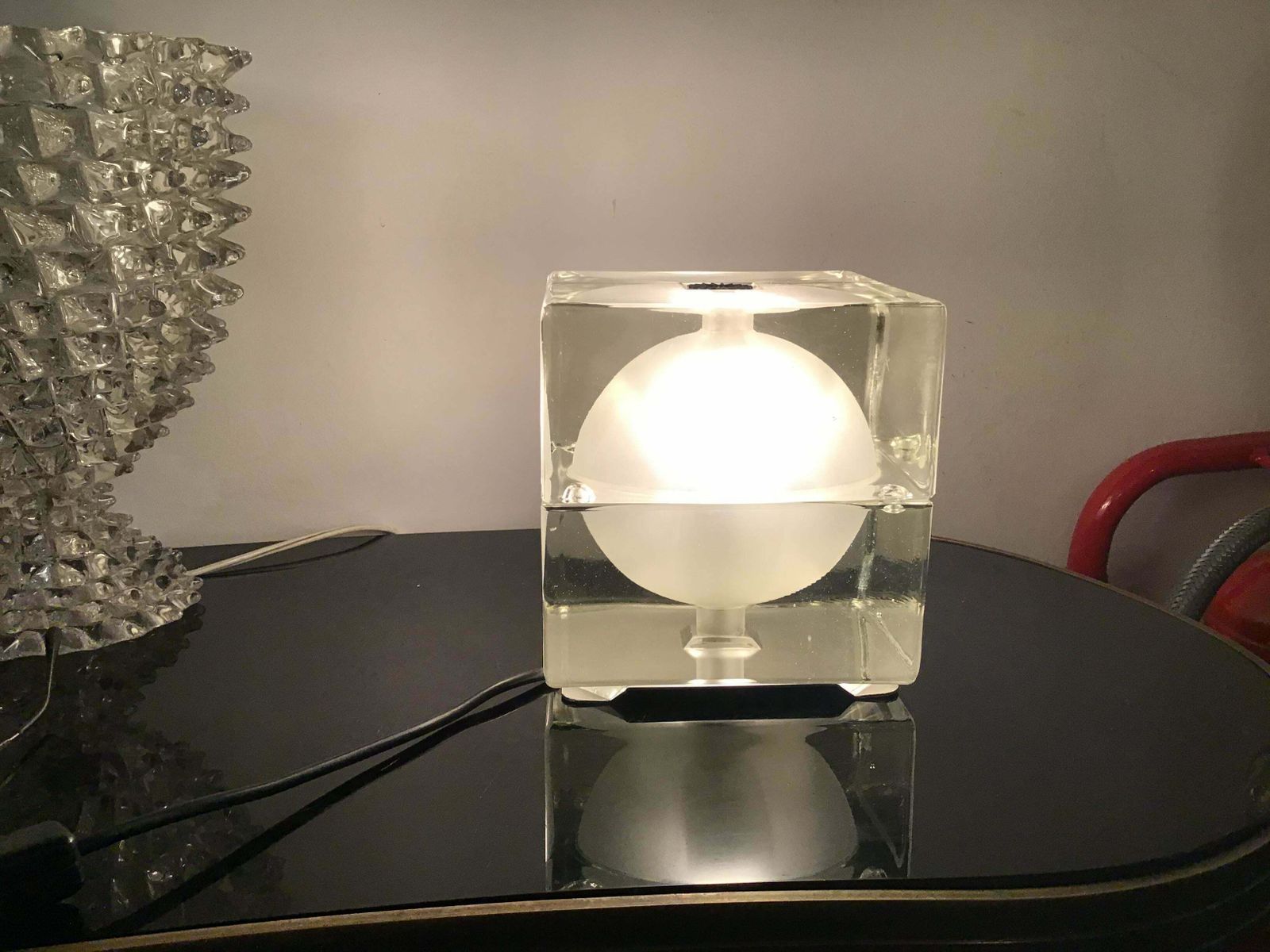 photo vintage Alessandro Mendini “Cubosfera” Table Lamp Metal Crome Glass 1968 Italy