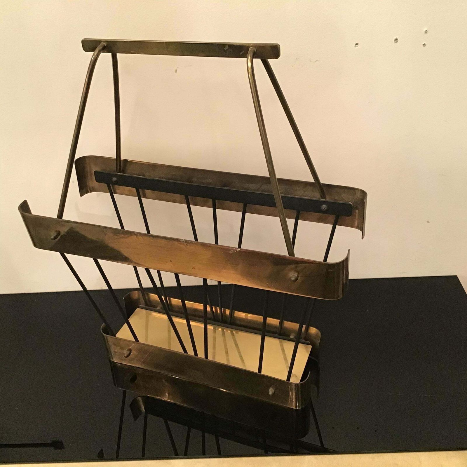 photo vinterior Romeo Rega Brass Iron Magazine Rack 1970 Italy