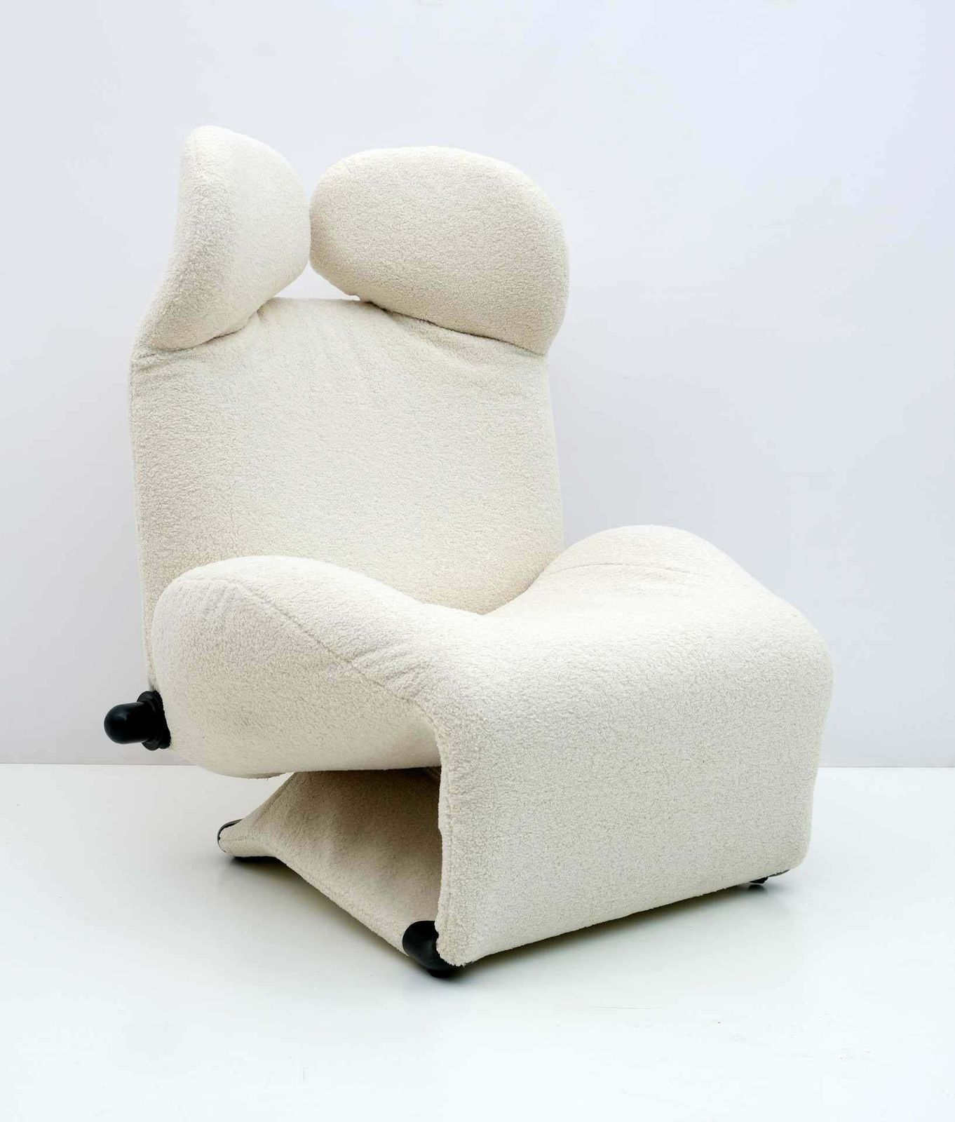 Bouclè Wink Lounge Chair By Toshiyuki Kita For Cassina, 1980s photo furniture