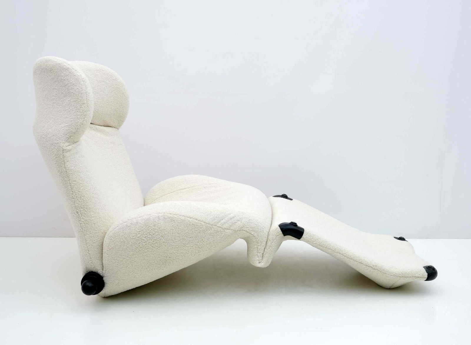 Bouclè Wink Lounge Chair By Toshiyuki Kita For Cassina, 1980s photo Furniture