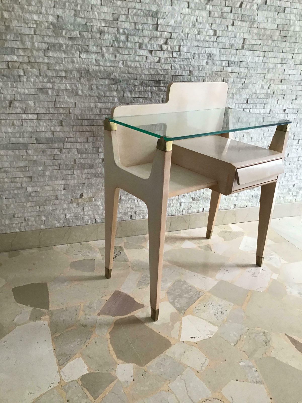 photo furniture Gio Ponti Stile Bedside Tables Brass Wood Glass 1950 Italy