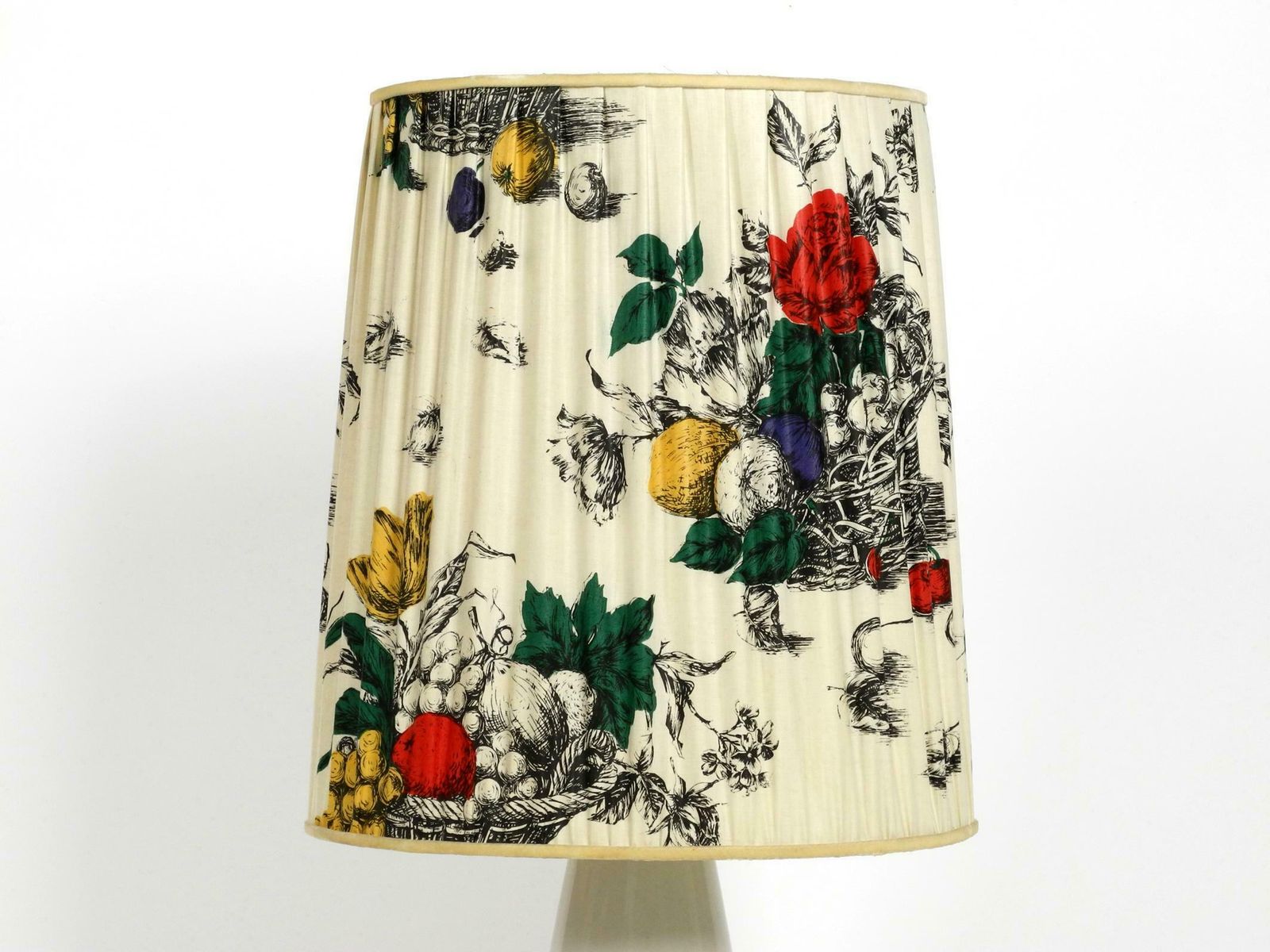 Large Elegant 1960s Kpm Table Lamp In Porcelain And Pleated Silk Lampshade photo vintage