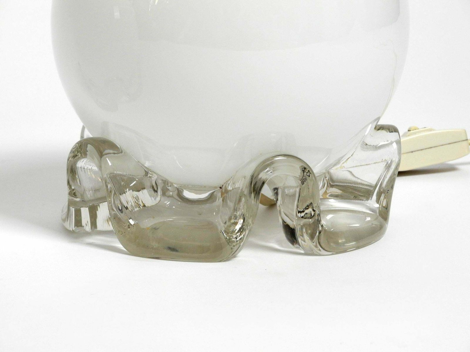photo vinterior Pair Of 1960''S Glass Table Lamps In White And Transparent From Limburg