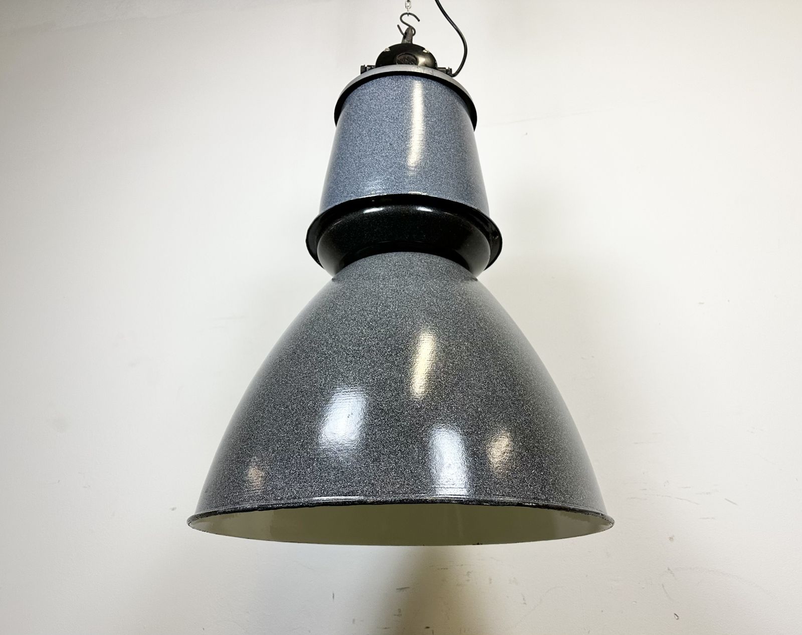 photo vintage Large Grey Enamel Industrial Factory Lamp From Elektrosvit, 1960s, 49x