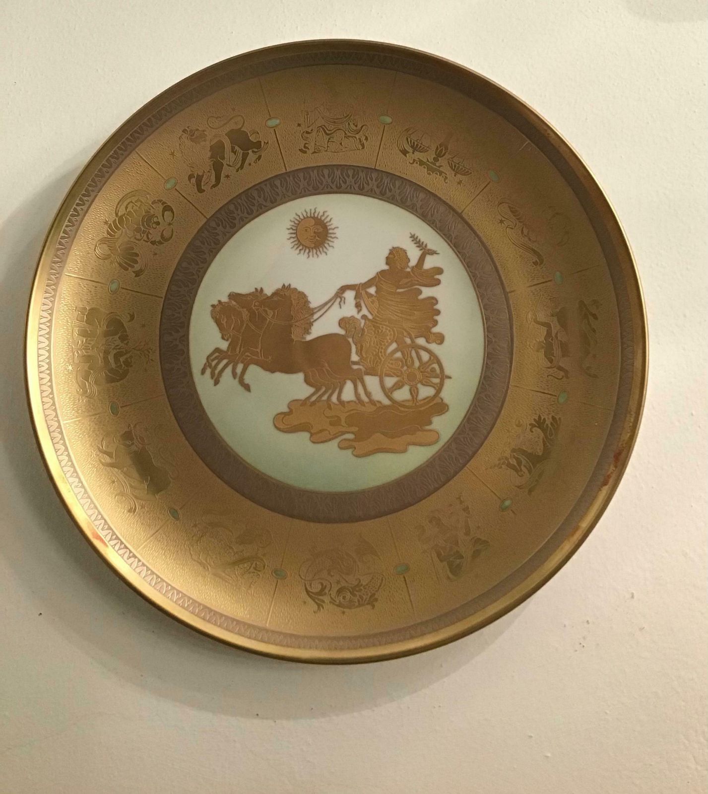 photo furniture Morbelli “Il Giorno“ Porcelain Wall Plate Pure Gold, 1960, Italy
