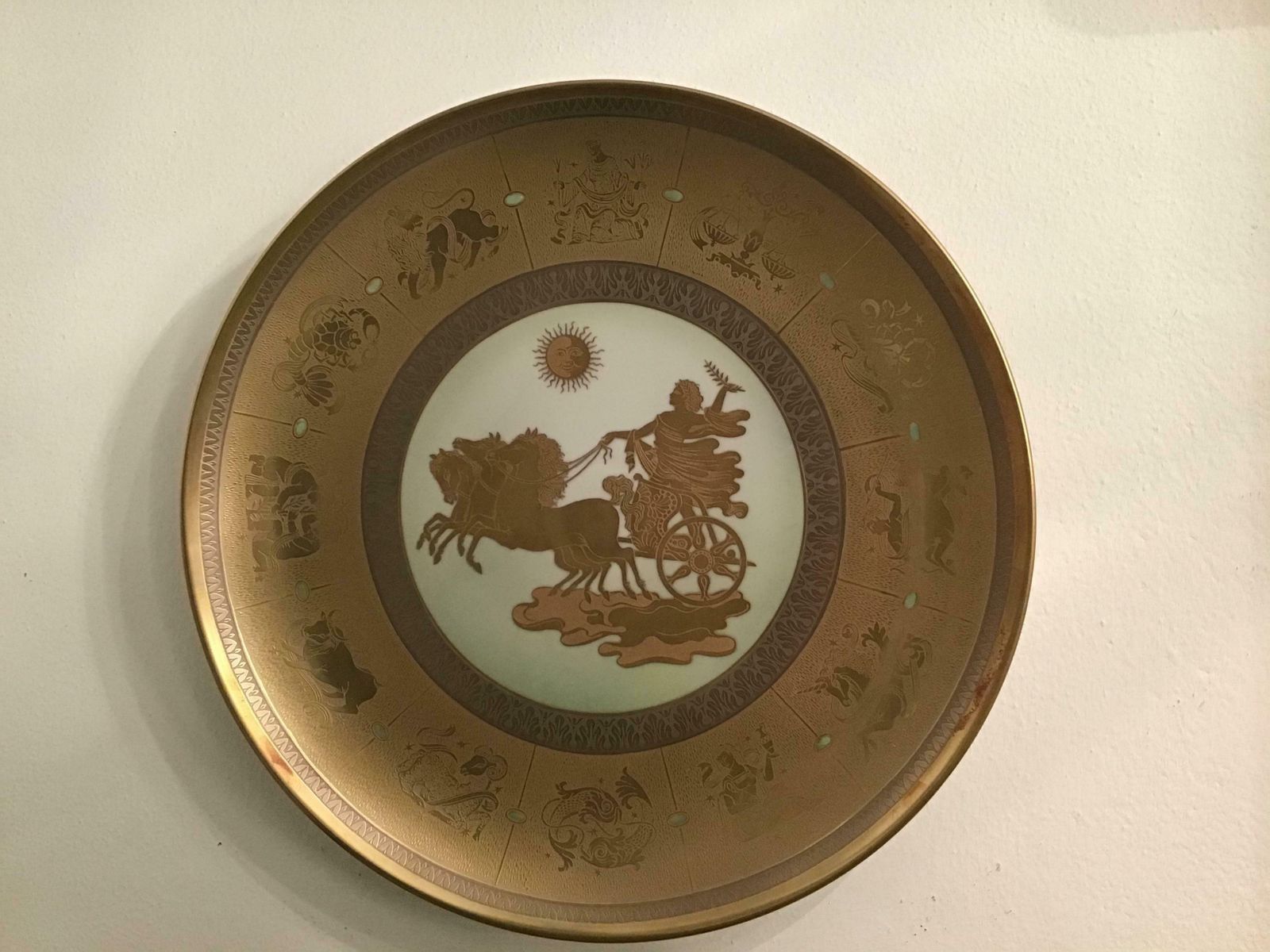 photo vinterior Morbelli “Il Giorno“ Porcelain Wall Plate Pure Gold, 1960, Italy