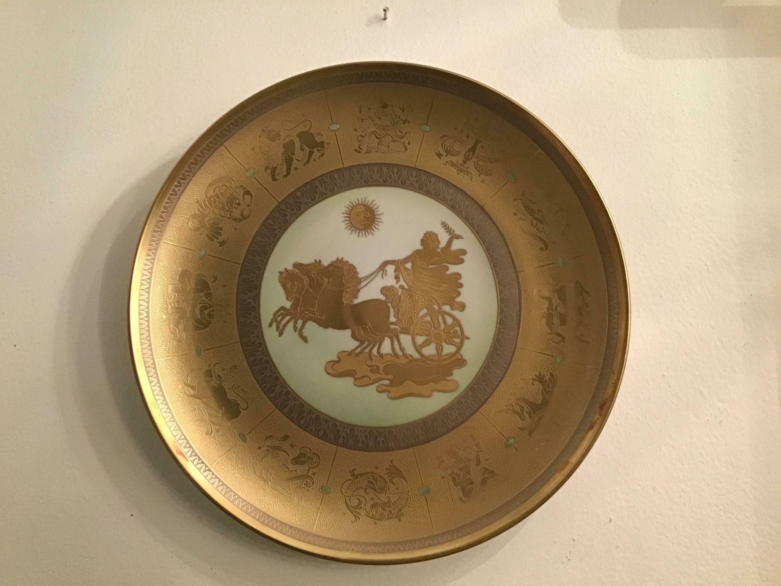 photo vintage Morbelli “Il Giorno“ Porcelain Wall Plate Pure Gold, 1960, Italy