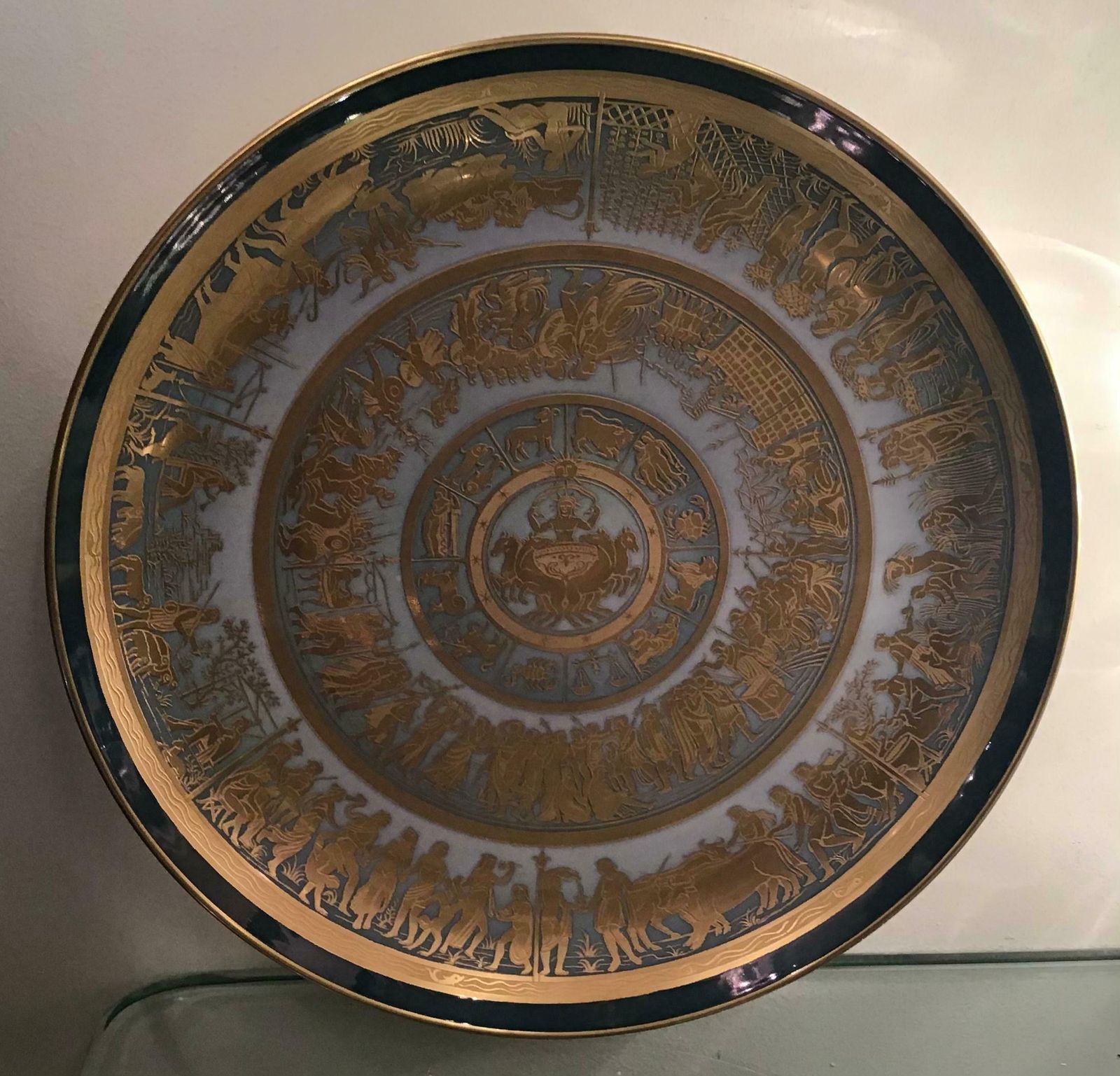 Art Morbelli Porcelain “Scudo Di Achillewall Plates Worked With Pure Gold 1960 Italy photo