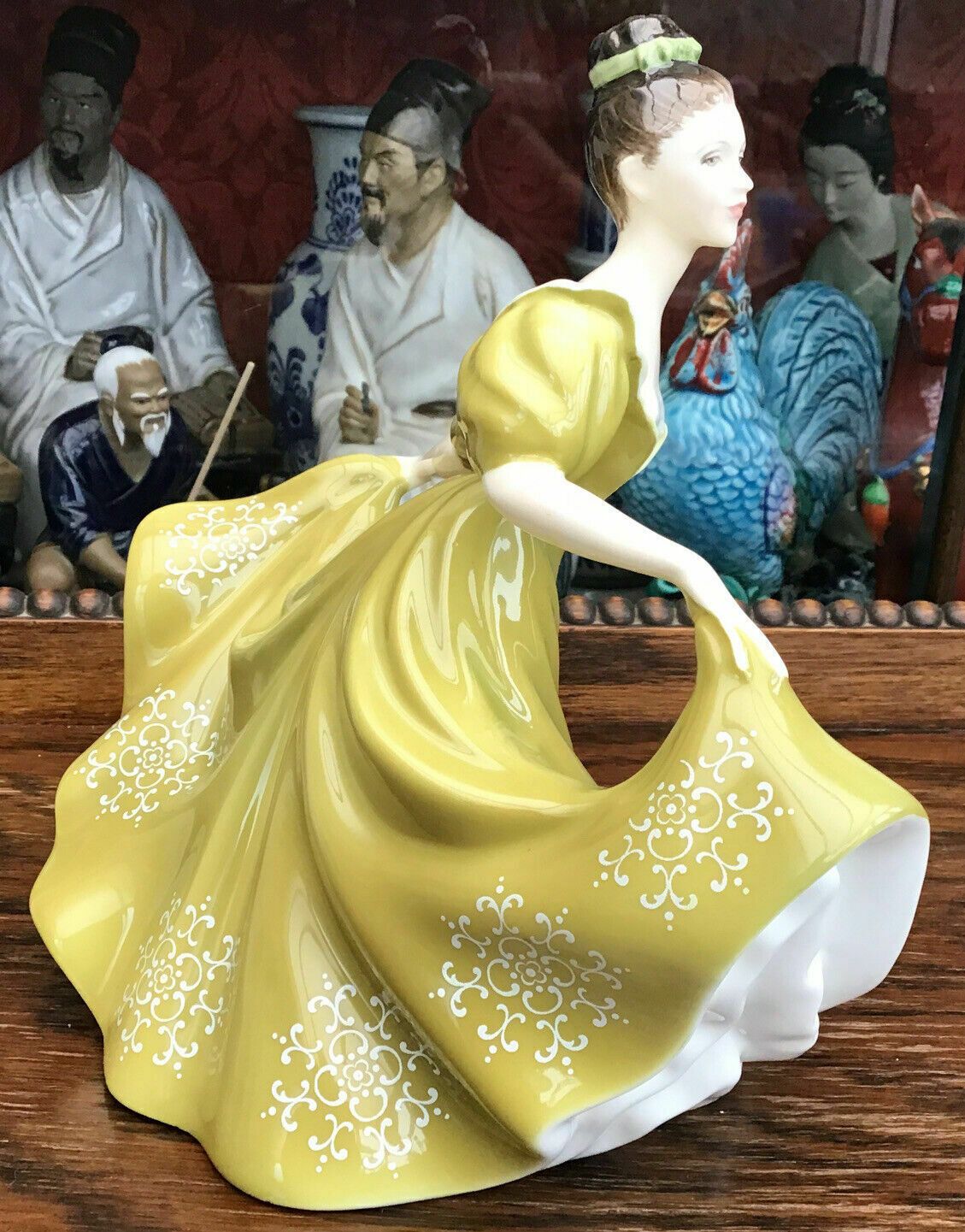 Vintage Royal Doulton Hn 2329 Lynne Figurine 1970 photo Home Decor